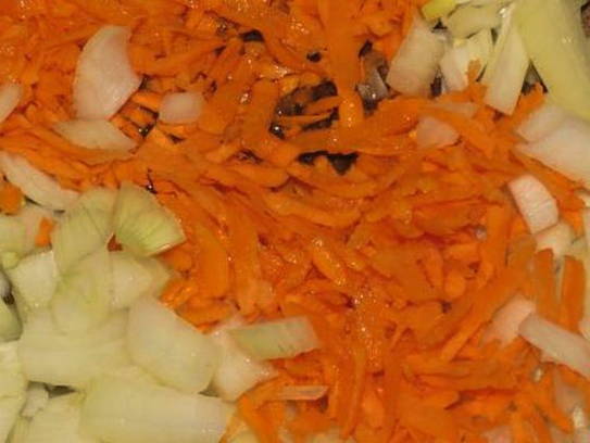 Салат из куриной печени с морковью и луком Салат из куриной печени с морковью и луком