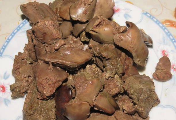 Салат из куриной печени с морковью и луком Салат из куриной печени с морковью и луком