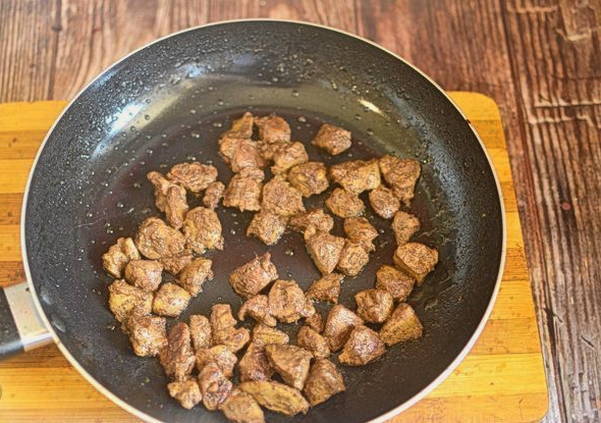 Салат с куриной печенью и грибами