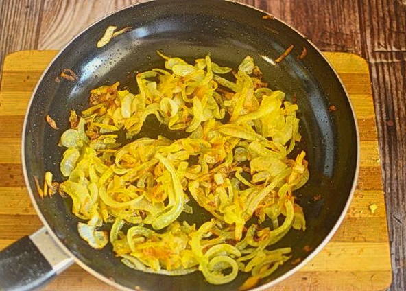 Салат с куриной печенью и грибами