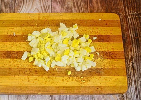 Салат с куриной печенью и грибами