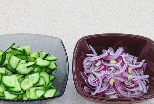 Салат из морской капусты с яйцом и огурцом