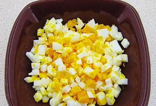 Салат из морской капусты с яйцом и огурцом