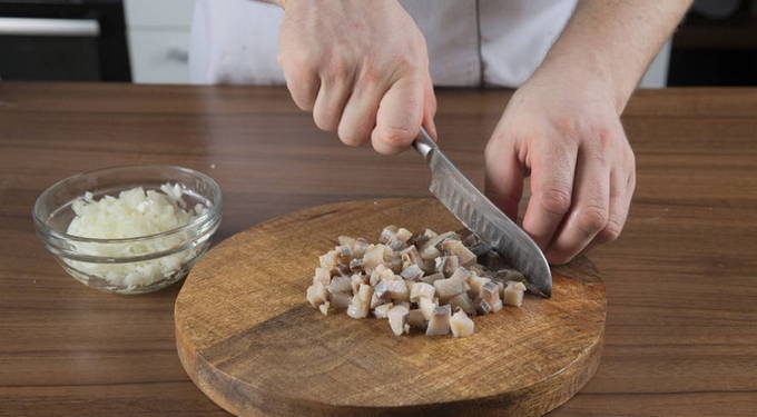 Селедка под шубой с яйцом классическая