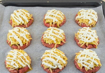 Стожки из фарша с грибами и сыром Стожки из фарша с грибами и сыром