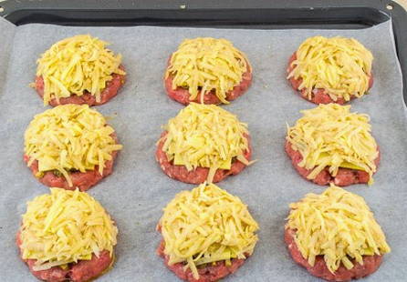 Стожки из фарша с грибами и сыром Стожки из фарша с грибами и сыром