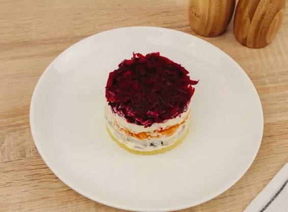 Селедка под шубой с яблоком Селедка под шубой с яблоком