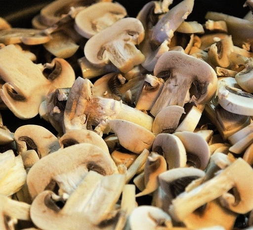 Курица с шампиньонами в сливочном соусе