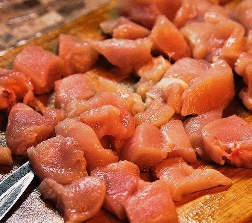 Курица с шампиньонами в сливочном соусе