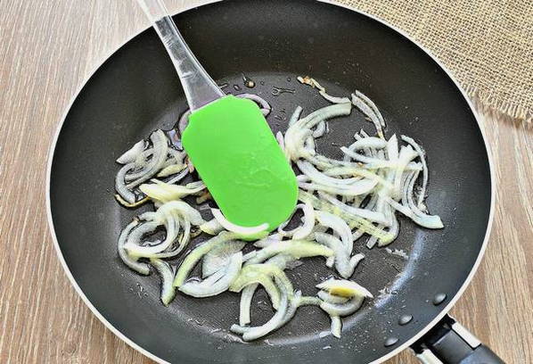 Рис с замороженными овощами на сковороде Рис с замороженными овощами на сковороде