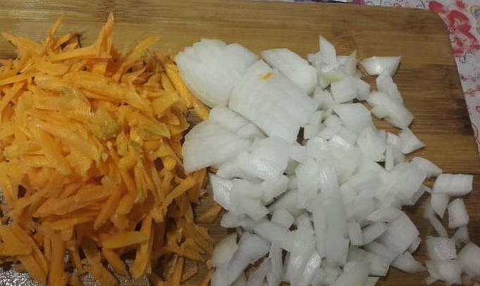 Курица с макаронами на сковороде