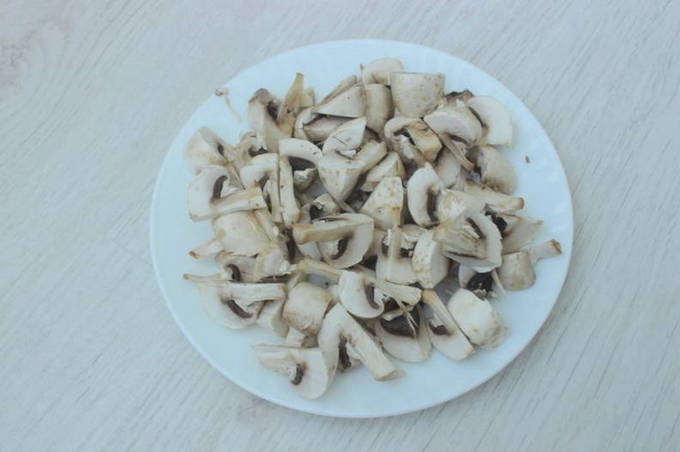 Курица с грибами в сливочном соусе в духовке