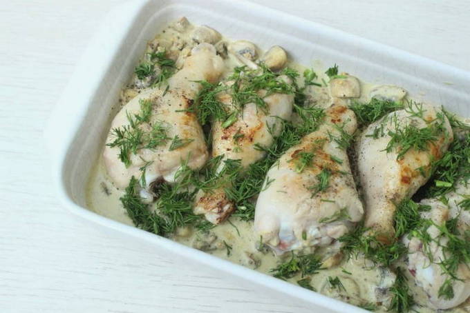 Курица с грибами в сливочном соусе в духовке