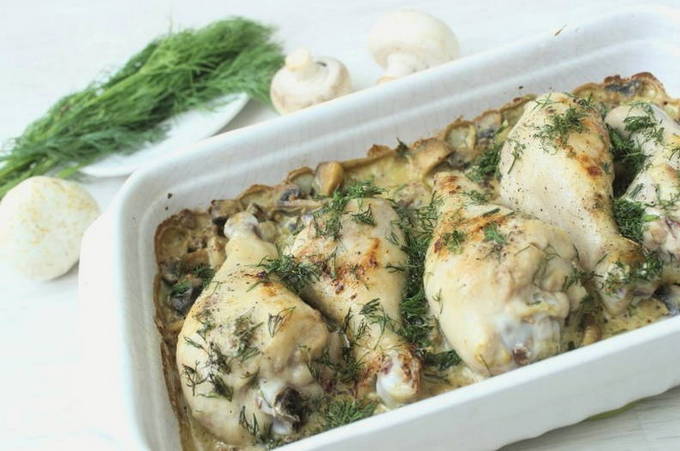 Курица с грибами в сливочном соусе в духовке