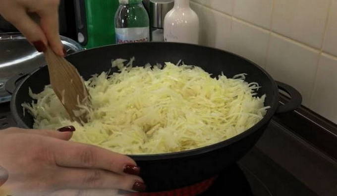 Капустные котлеты из сырой капусты на сковороде Капустные котлеты из сырой капусты на сковороде