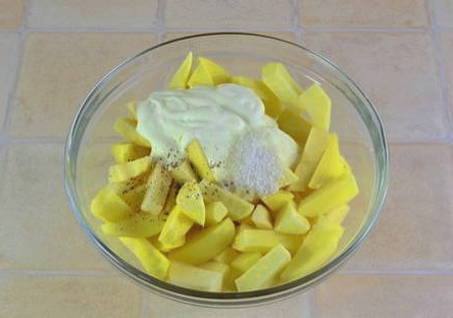 Картошка с курицей на противне в духовке