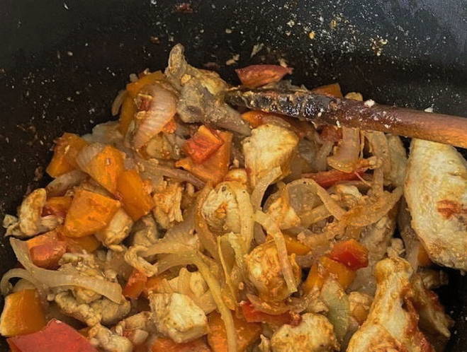 Картошка с курицей в казане Картошка с курицей в казане