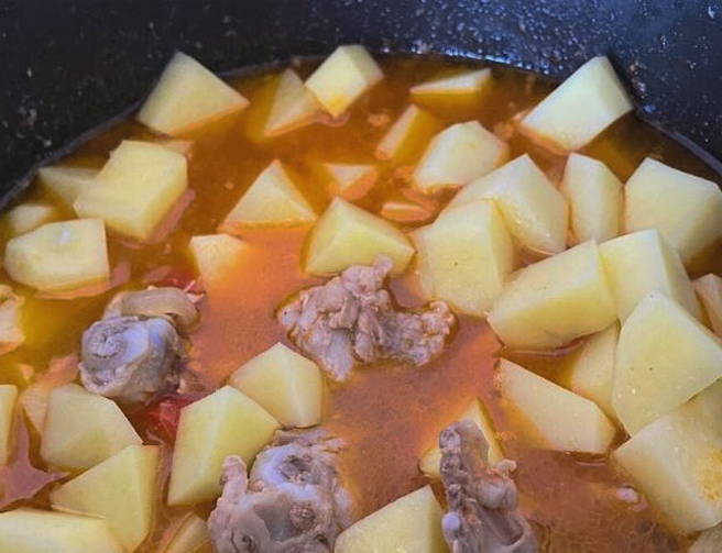 Картошка с курицей в казане Картошка с курицей в казане