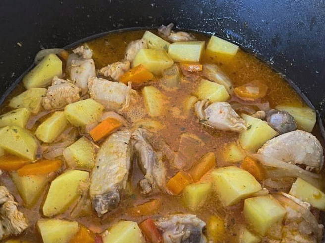 Картошка с курицей в казане Картошка с курицей в казане