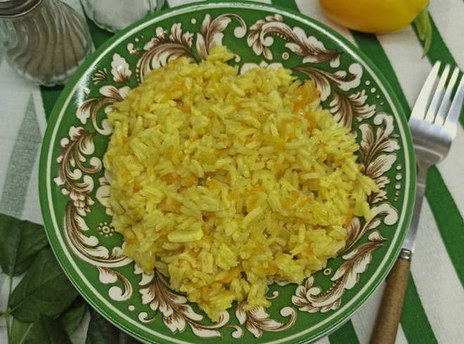 Рис с морковью и луком на сковороде Рис с морковью и луком на сковороде