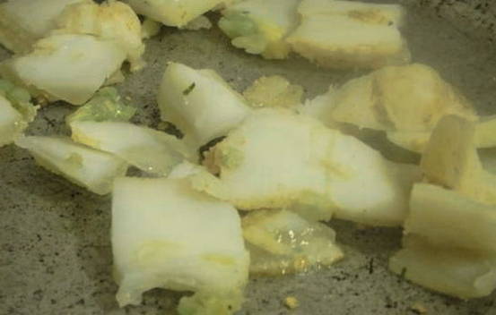 Картошка с салом на сковороде Картошка с салом на сковороде