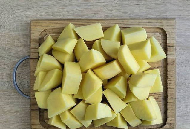 Картошка с мясом и грибами на сковороде