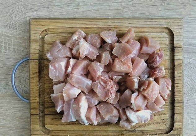 Картошка с мясом и грибами на сковороде