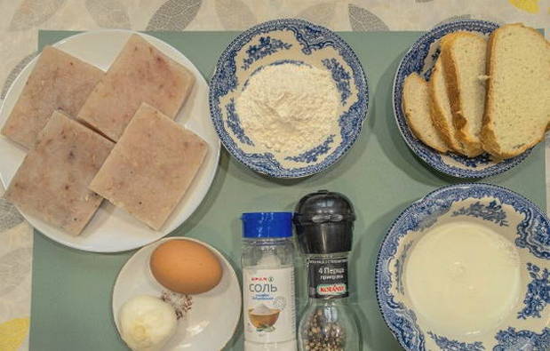 Рыбные котлеты из фарша минтая Рыбные котлеты из фарша минтая