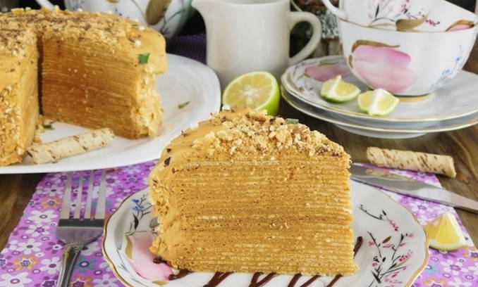 Вафельный торт с вареной сгущенкой Вафельный торт с вареной сгущенкой
