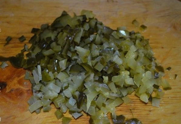 Салат со шпротами и солеными огурцами Салат со шпротами и солеными огурцами