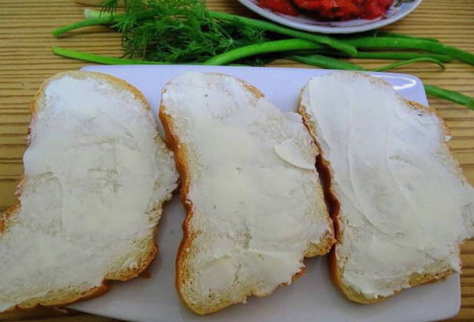 Бутерброды с вялеными помидорами на праздничный стол