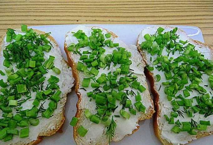 Бутерброды с вялеными помидорами на праздничный стол