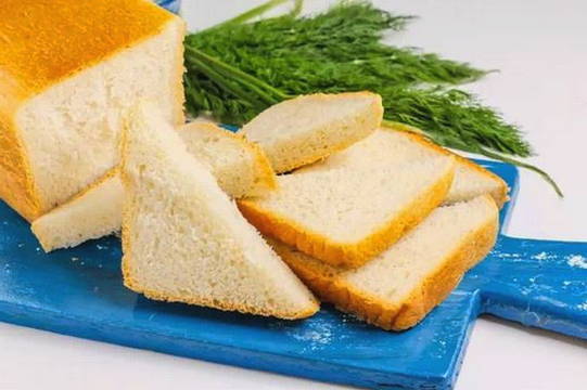 Бутерброды с колбасой и сыром в духовке Бутерброды с колбасой и сыром в духовке