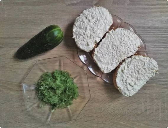 Бутерброды с красной рыбой и огурцом Бутерброды с красной рыбой и огурцом