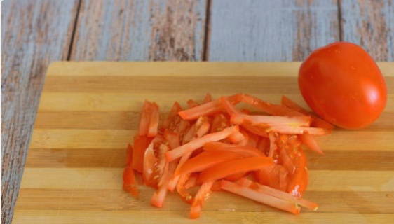 Стожки из фарша с помидорами и сыром