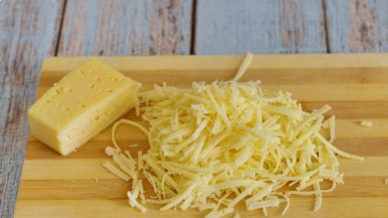 Стожки из фарша с помидорами и сыром