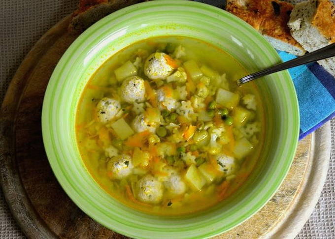 Суп с фрикадельками из индейки