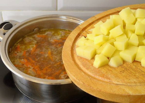 Сырный суп с фрикадельками и плавленым сыром