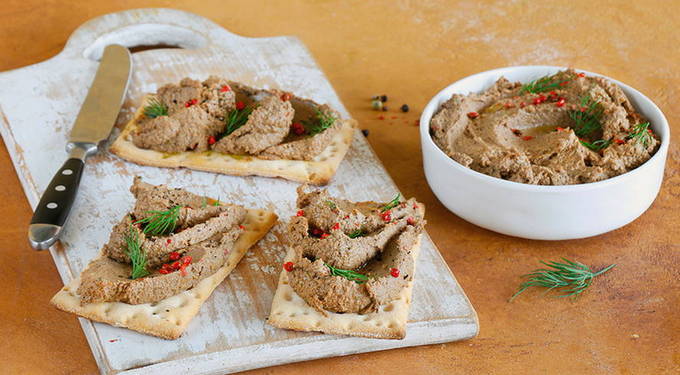 Паштет из куриной печени в блендере с морковью, луком и сливочным маслом
