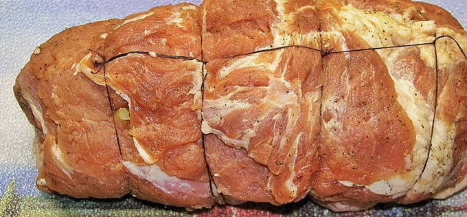Рулет из свинины в духовке Рулет из свинины в духовке