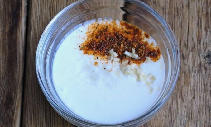 Курица в кефире на сковороде