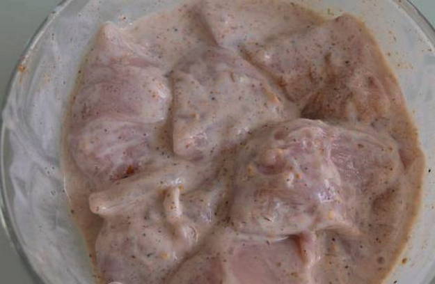 Курица в кефире на сковороде