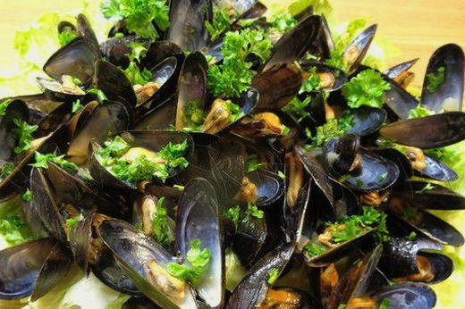 Мидии в винном соусе