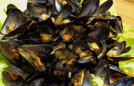 Мидии в винном соусе