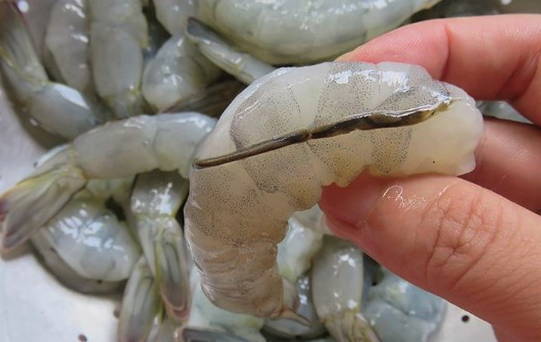 Креветки на шпажках в духовке