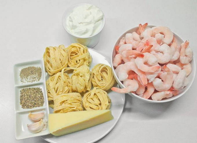Креветки с макаронами в сливочном соусе