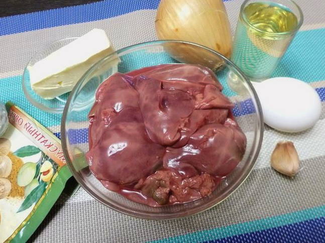 Паштет из куриной печени, запеченный в духовке Паштет из куриной печени, запеченный в духовке