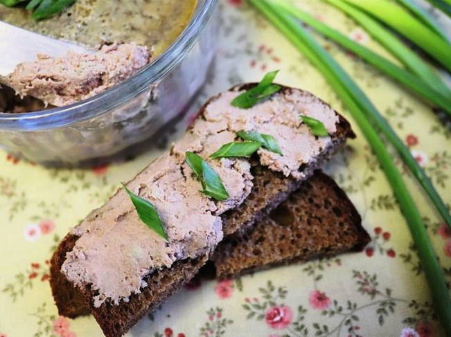 Паштет из куриной печени, запеченный в духовке Паштет из куриной печени, запеченный в духовке