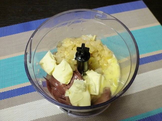 Паштет из куриной печени, запеченный в духовке Паштет из куриной печени, запеченный в духовке