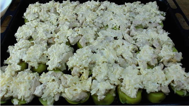 Курица с картошкой, майонезом и чесноком в духовке на противне